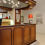 Andi Stadthotel فندق