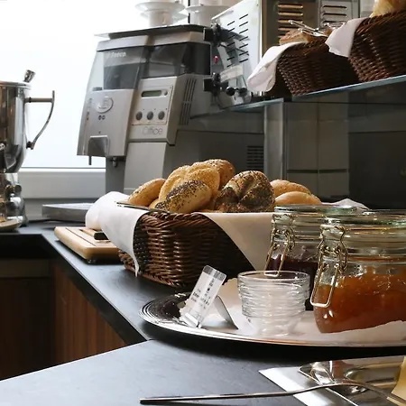 מלון Andi Stadthotel