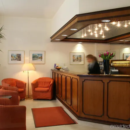 מלון Andi Stadthotel